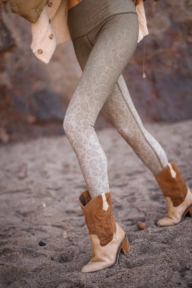 Paisley Camo Hot Pant Leggings ♡ - Image 2